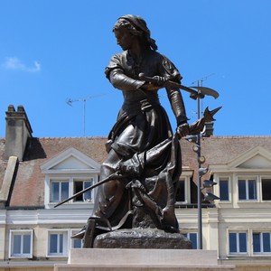 france/hauts-de-france/beauvais/place-jeanne-hachette