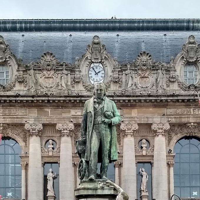 france/hauts-de-france/calais/statue-de-jacquard