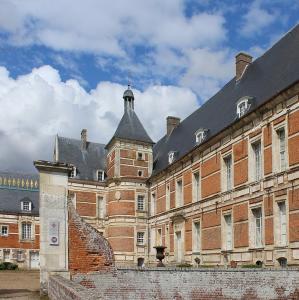 france/hauts-de-france/chateau-de-troissereux