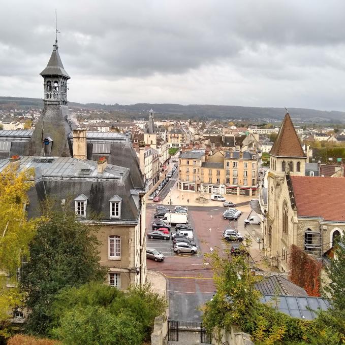 france/hauts-de-france/chateau-thierry/place-de-l-hotel-de-ville