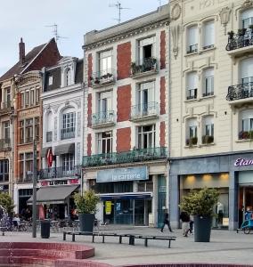 france/hauts-de-france/douai/place-d-armes