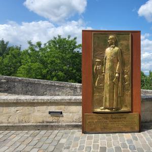 france/hauts-de-france/laon/monument-de-jacques-marquette