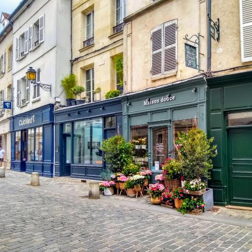 france/hauts-de-france/senlis/place-de-la-halle