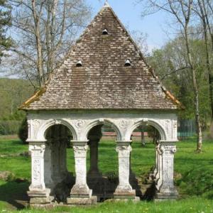 france/ile-de-france/abbaye-des-vaux-de-cernay/fontaine-de-saint-thibault