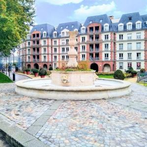 france/ile-de-france/charenton-le-pont/place-de-valois