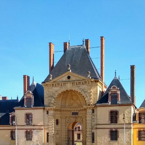 france/ile-de-france/fontainebleau/place-d-armes