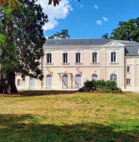 france/ile-de-france/louveciennes/mairie