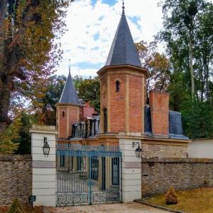 france/ile-de-france/louveciennes/pavillon-d-entree-du-chateau-de-madame-du-barry