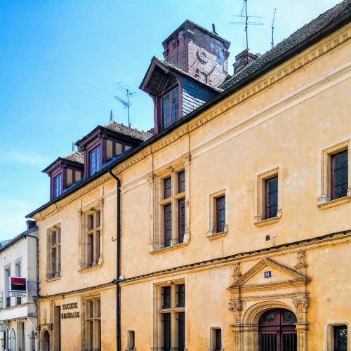 france/ile-de-france/moret-sur-loing/facades-renaissance