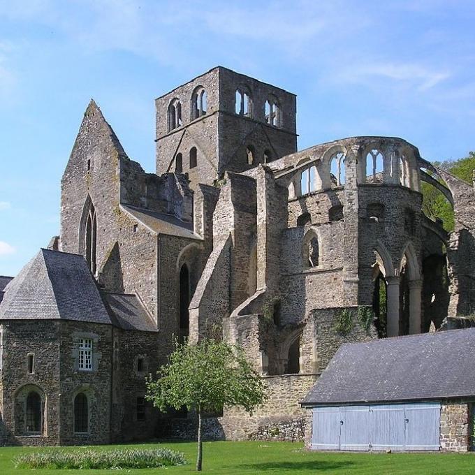 france/normandie/abbaye-de-hambye