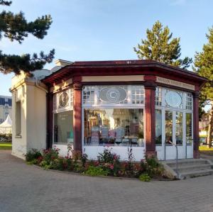 france/normandie/cabourg/pavillon-charles-bertrand