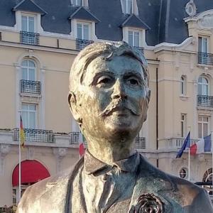 france/normandie/cabourg/statue-de-marcel-proust