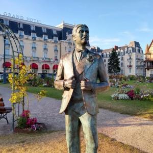 france/normandie/cabourg/statue-de-marcel-proust