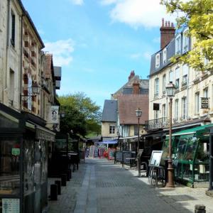 france/normandie/caen/rue-du-vaugueux