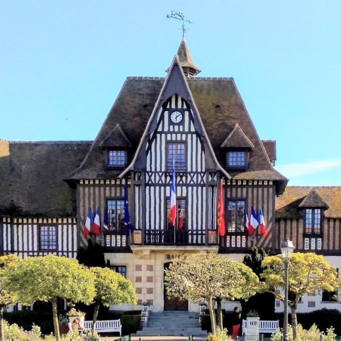 france/normandie/deauville/mairie