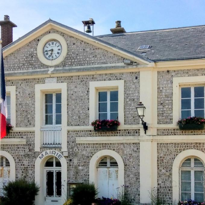 france/normandie/etretat/mairie