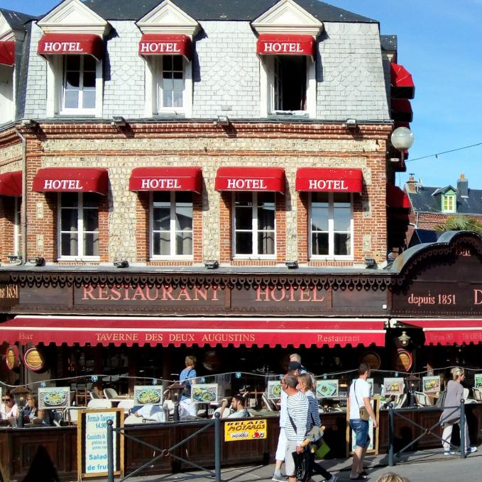 france/normandie/etretat/rue-monge-et-rue-rene-coty