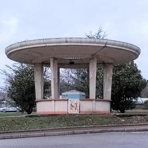 france/normandie/forges-les-eaux/kiosque