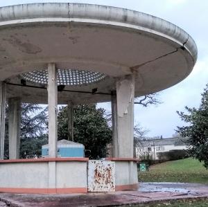 france/normandie/forges-les-eaux/kiosque