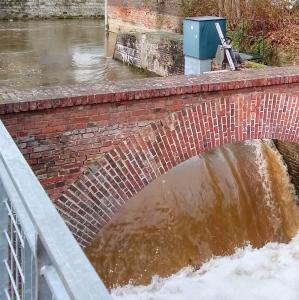 france/normandie/gisors/chute-d-eau