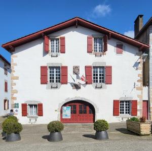 france/nouvelle-aquitaine/ainhoa/mairie-maison-du-patrimoine
