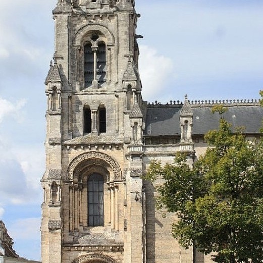 france/nouvelle-aquitaine/angouleme/place-saint-martial