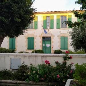 france/nouvelle-aquitaine/ars-en-re/mairie