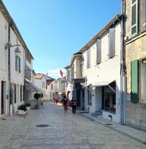 france/nouvelle-aquitaine/ars-en-re/rue-thiers