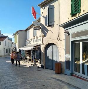 france/nouvelle-aquitaine/ars-en-re/rue-thiers