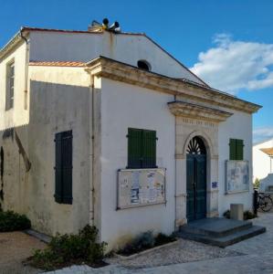 france/nouvelle-aquitaine/ars-en-re/salle-des-fetes