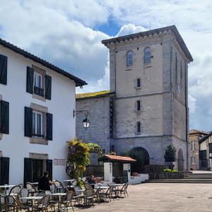 france/nouvelle-aquitaine/ascain/place-berria