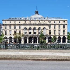 france/nouvelle-aquitaine/bayonne/hotel-de-ville-theatre