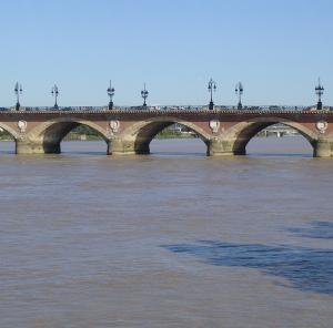 france/nouvelle-aquitaine/bordeaux/pont-de-pierre