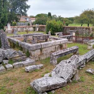 france/nouvelle-aquitaine/breuillet-en-saintonge/cimetiere-de-l-eglise