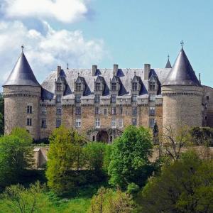 france/nouvelle-aquitaine/chateau-de-rochechouart