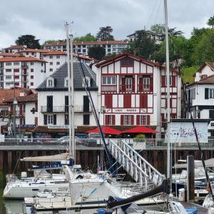 france/nouvelle-aquitaine/ciboure/quai-maurice-ravel-port