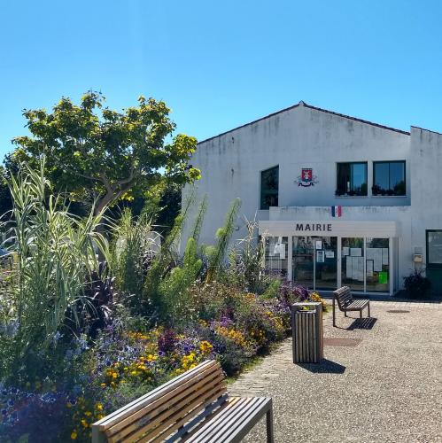 france/nouvelle-aquitaine/la-bree-les-bains/mairie