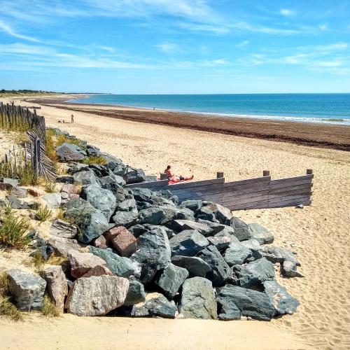 france/nouvelle-aquitaine/la-couarde-sur-mer/plage-du-peu-des-hommes