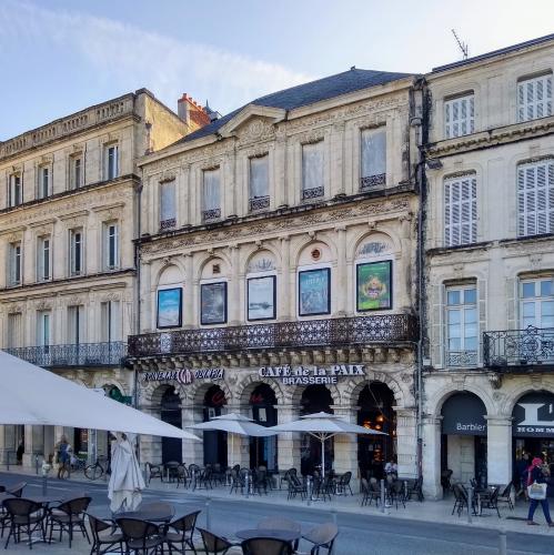 france/nouvelle-aquitaine/la-rochelle/cafe-de-la-paix