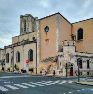 france/nouvelle-aquitaine/la-rochelle/eglise-saint-sauveur