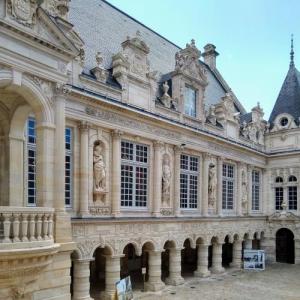 france/nouvelle-aquitaine/la-rochelle/mairie