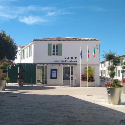 france/nouvelle-aquitaine/le-bois-plage-en-re/mairie