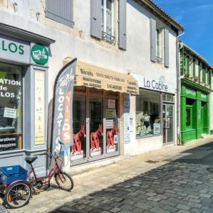 france/nouvelle-aquitaine/le-bois-plage-en-re/rue-sainte-marie