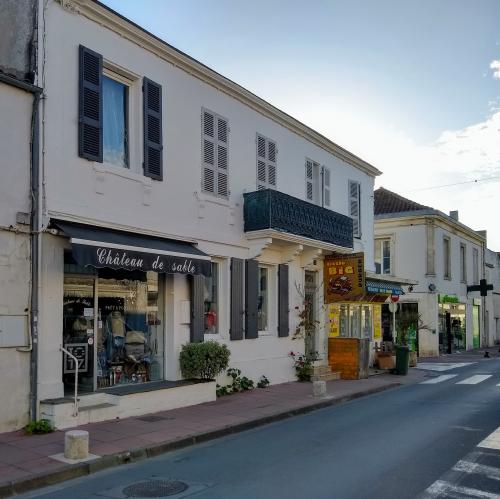 france/nouvelle-aquitaine/le-chateau-d-oleron/rue-georges-clemenceau