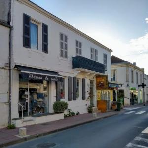 france/nouvelle-aquitaine/le-chateau-d-oleron/rue-georges-clemenceau