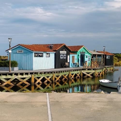 france/nouvelle-aquitaine/le-grand-village-plage/le-port-des-salines