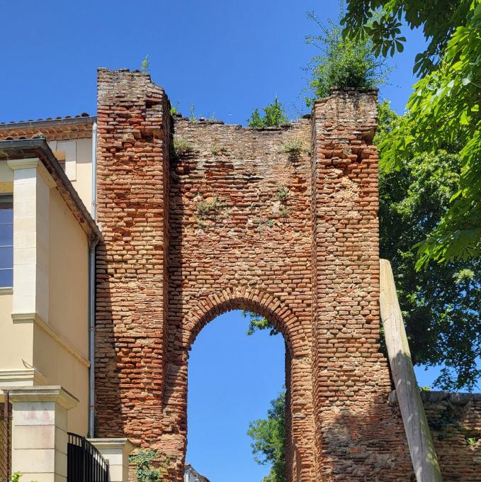 france/nouvelle-aquitaine/le-mas-d-agenais/porte-du-chateau
