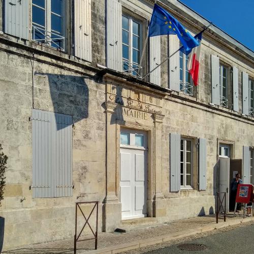 france/nouvelle-aquitaine/les-portes-en-re/mairie