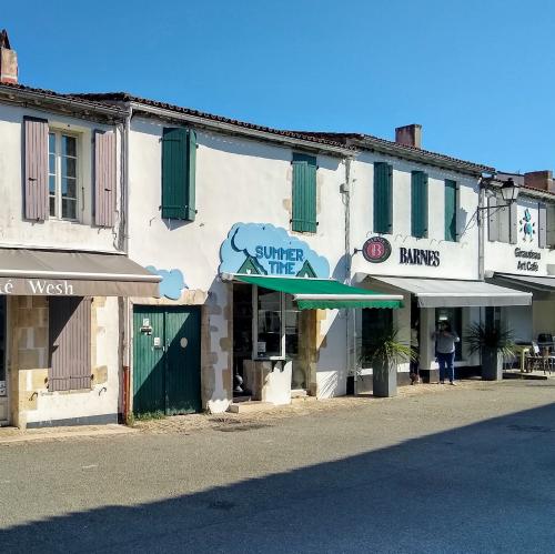 france/nouvelle-aquitaine/les-portes-en-re/place-de-la-liberte