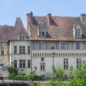 france/nouvelle-aquitaine/perigueux/maisons-des-quais
